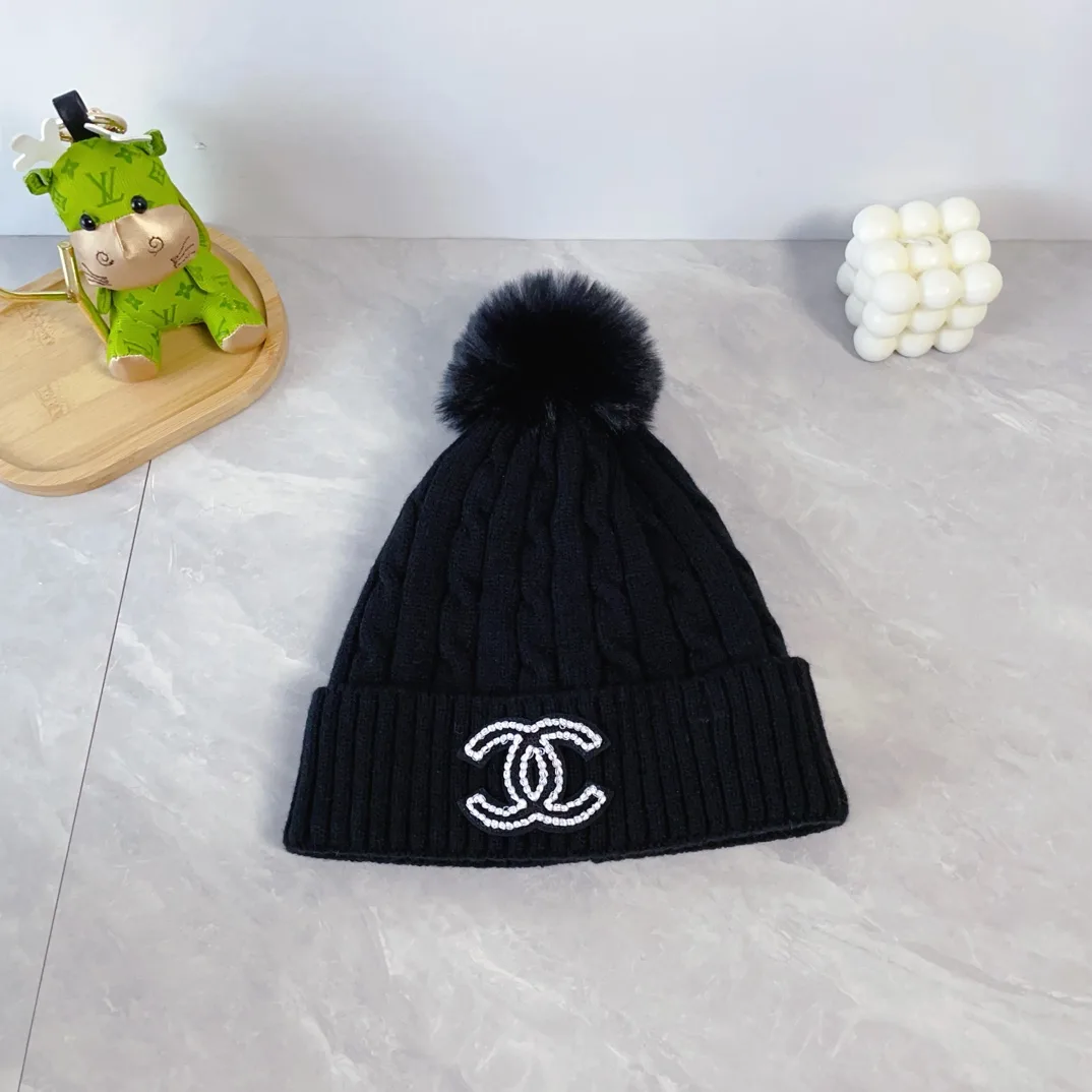 Chanel Wool Pom hat and scarf knit set in Black · view 6