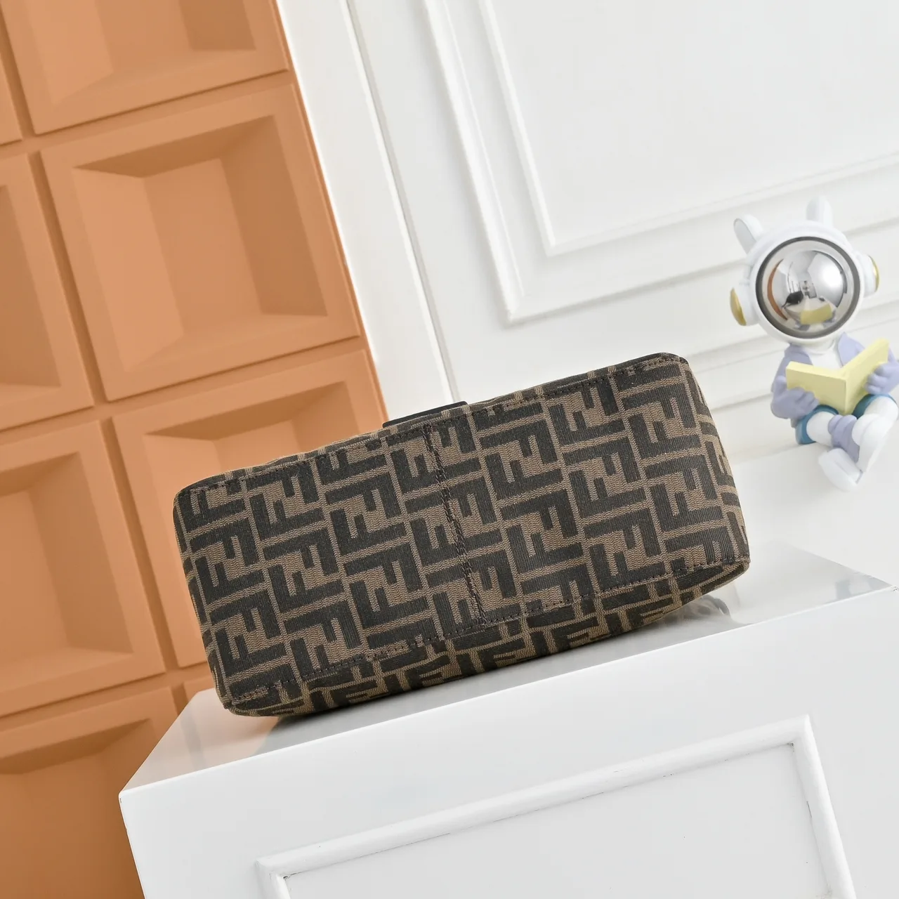 Fendi Baguette Woven Shoulder Bag in Brown · view 4