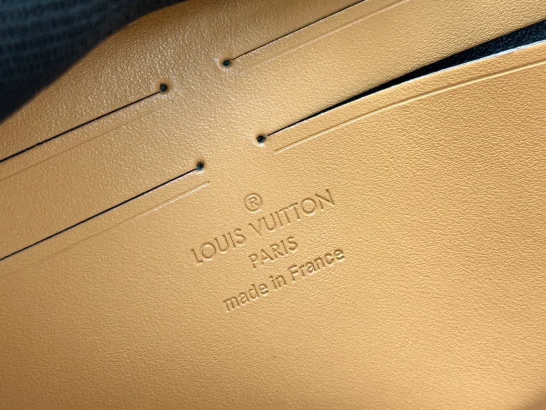 Louis Vuitton Canvas Smooth Handbag in Blue · view 8