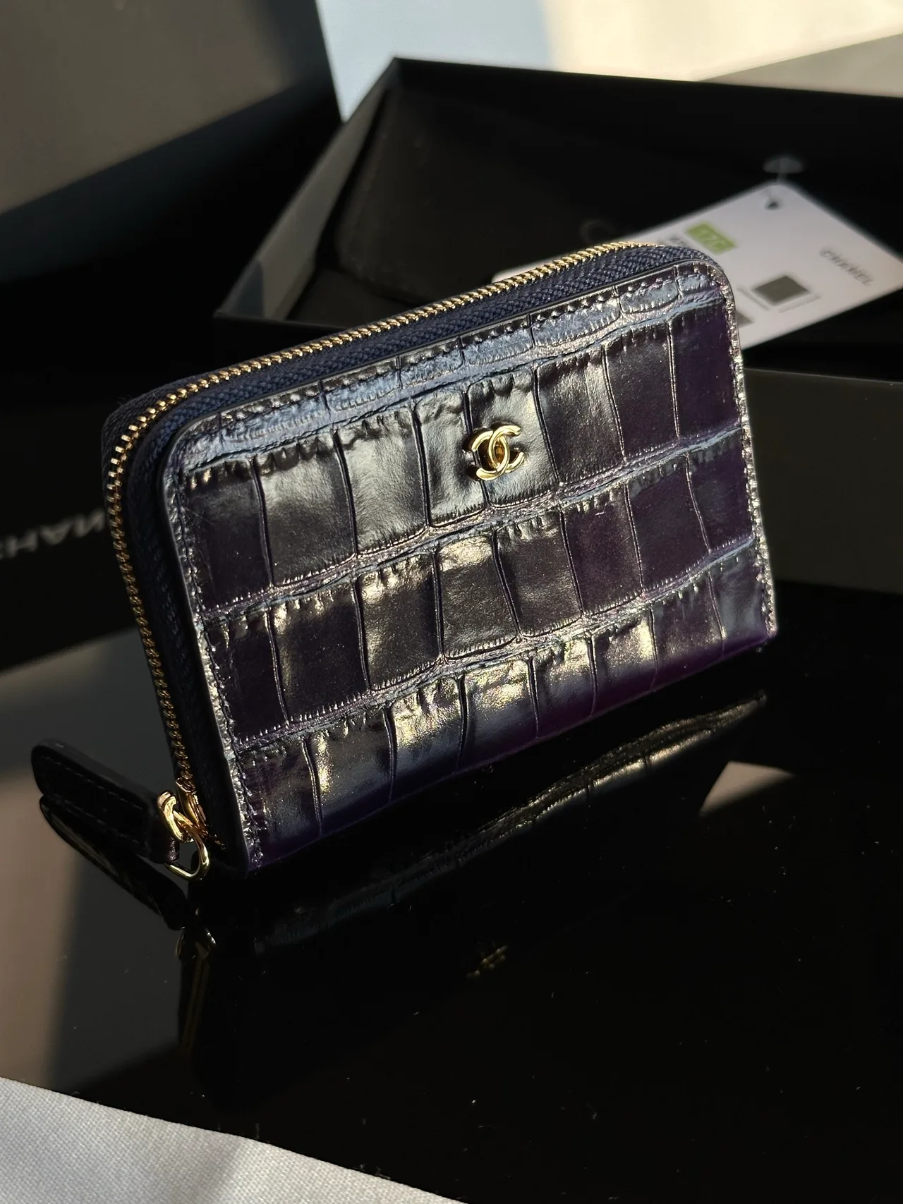 Chanel Glossy Wallet in Purple · view 2