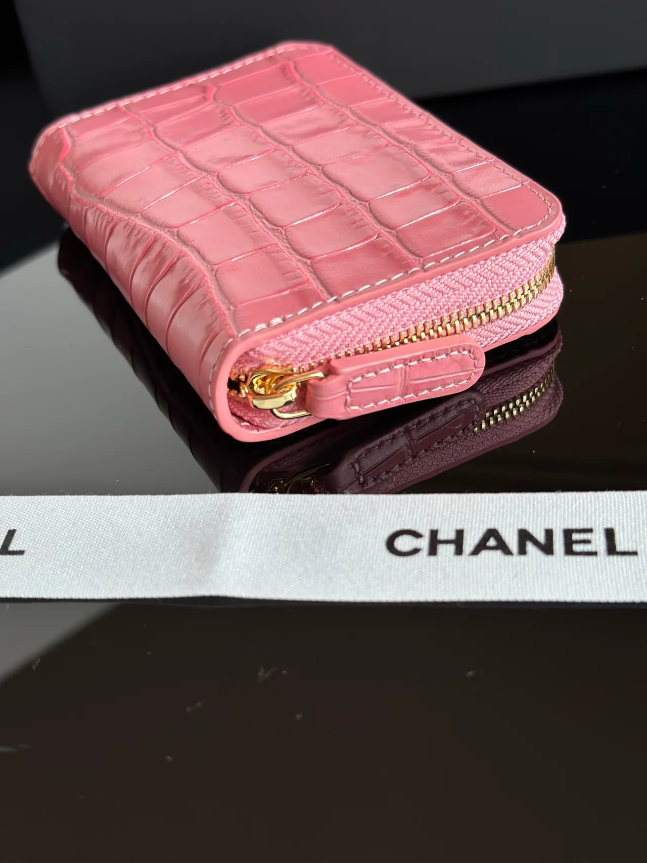 Chanel Glossy Wallet in Pink · view 5