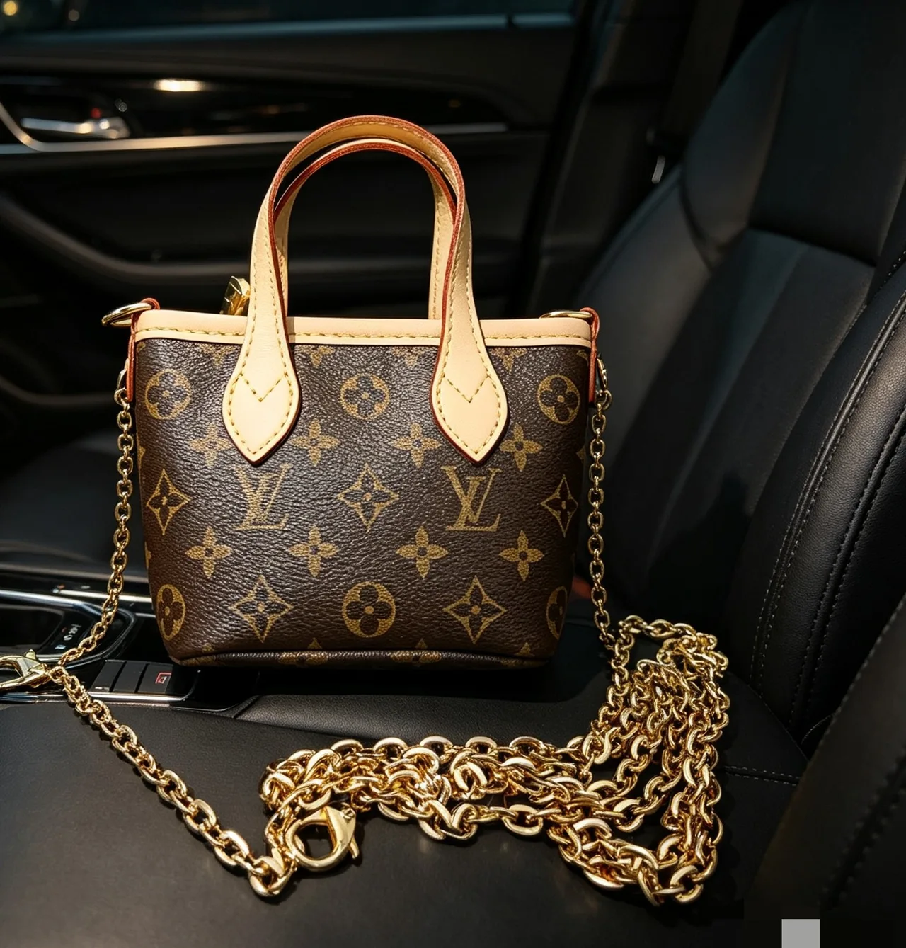 Louis Vuitton Mini monogram tote in Brown & White · view 1