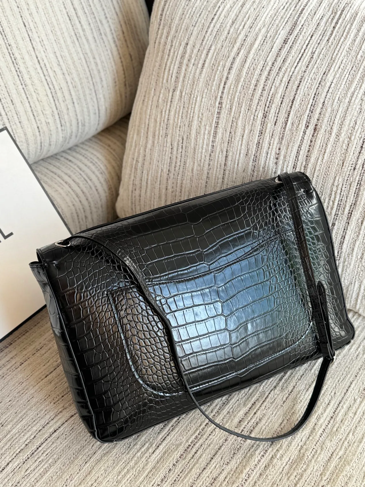Chanel Croc-pattern flap shoulder bag in Green & Black · view 5