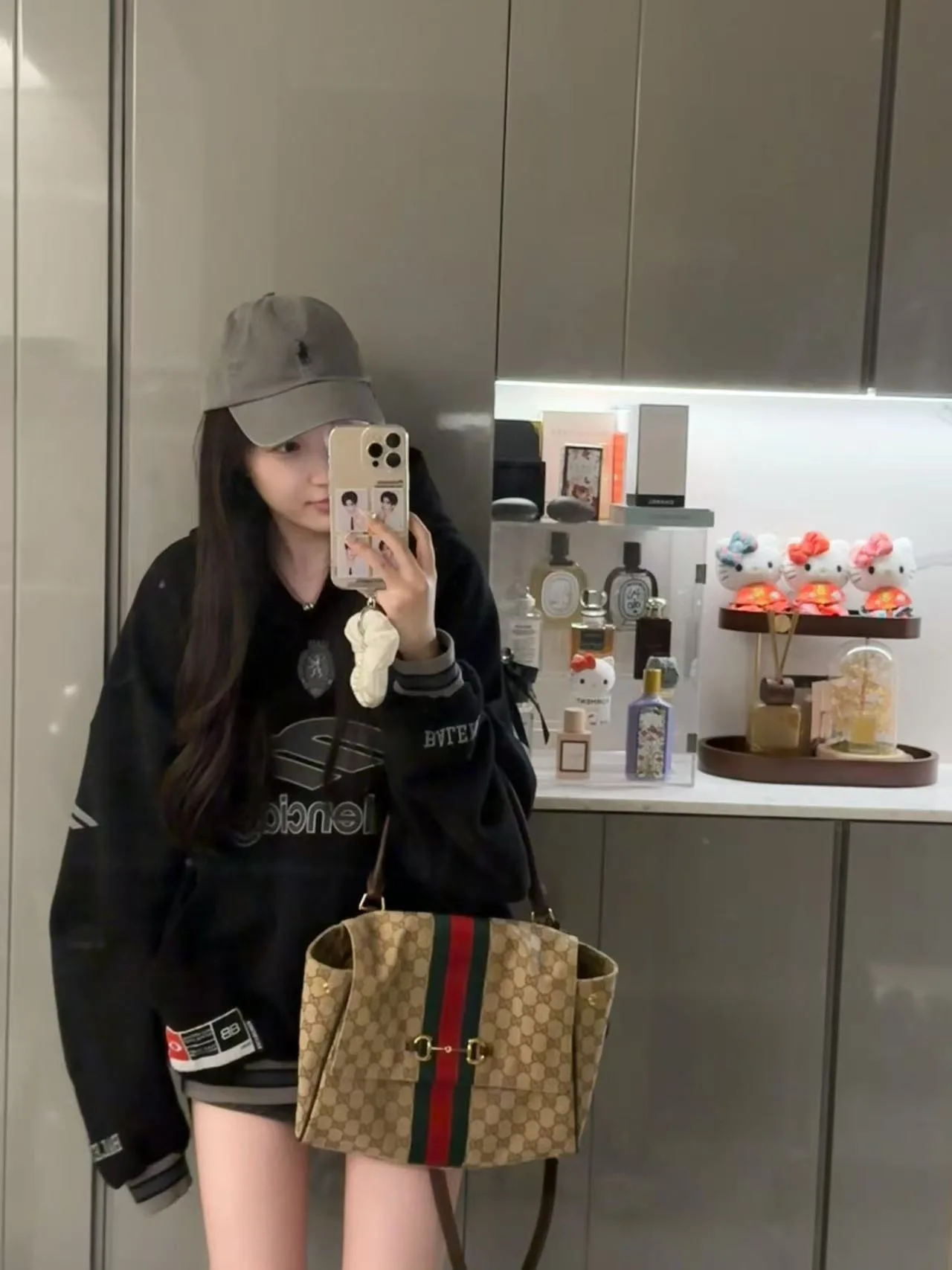 Gucci Top-Handle Bag in Beige · view 2