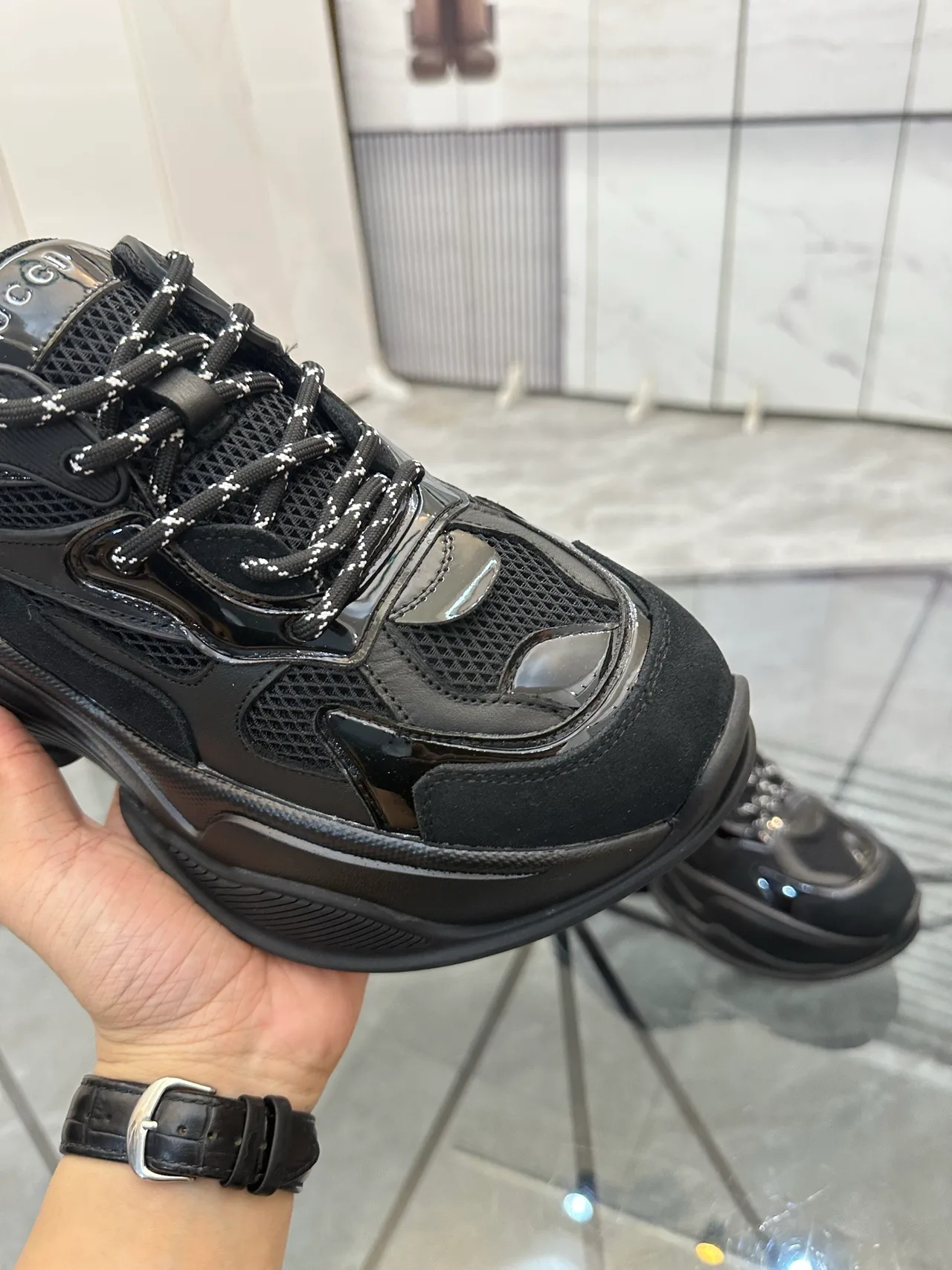 Gucci Cowhide Glossy Sneakers in Black · view 7