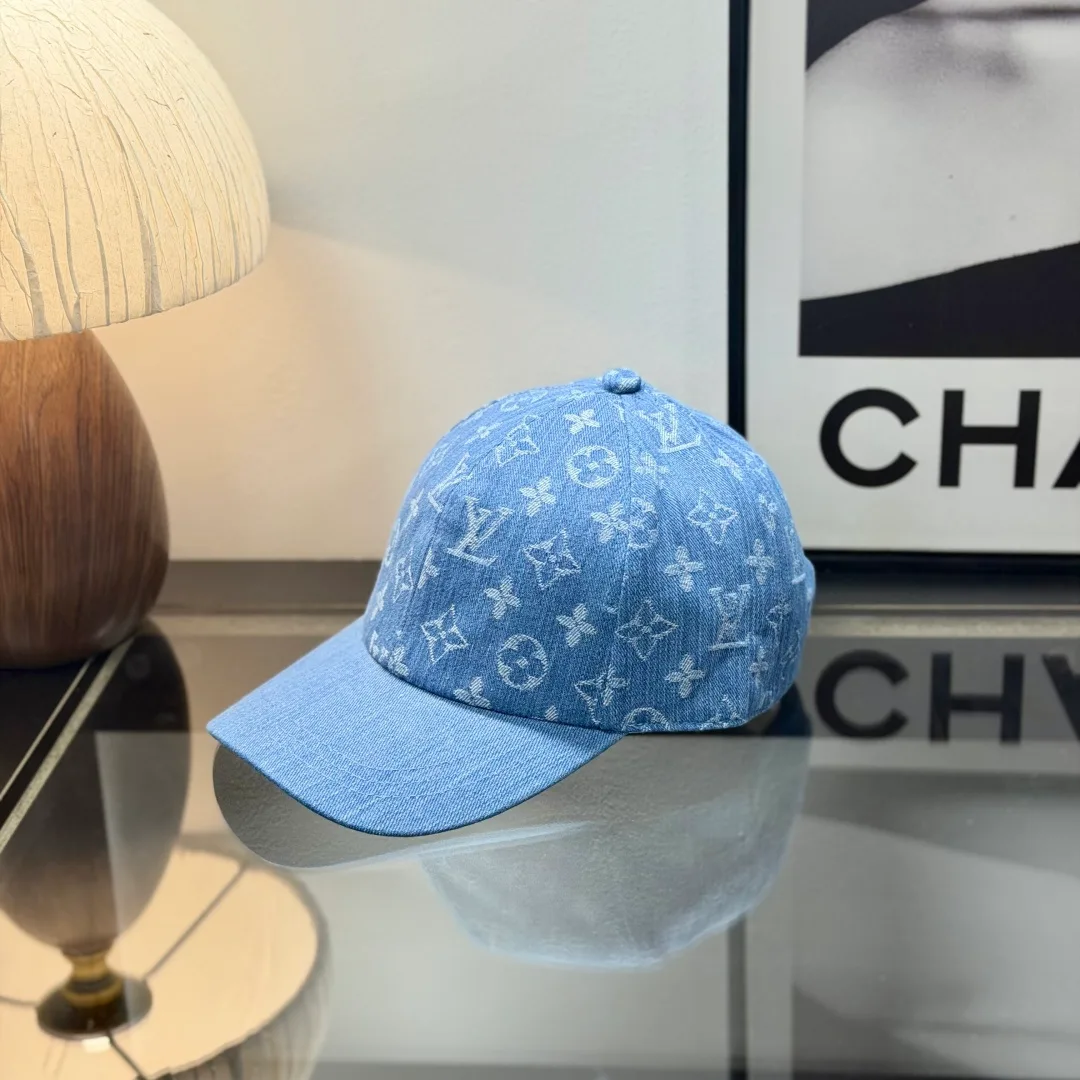 Louis Vuitton Monogram baseball cap in Blue & Green & Black & Pink · view 3