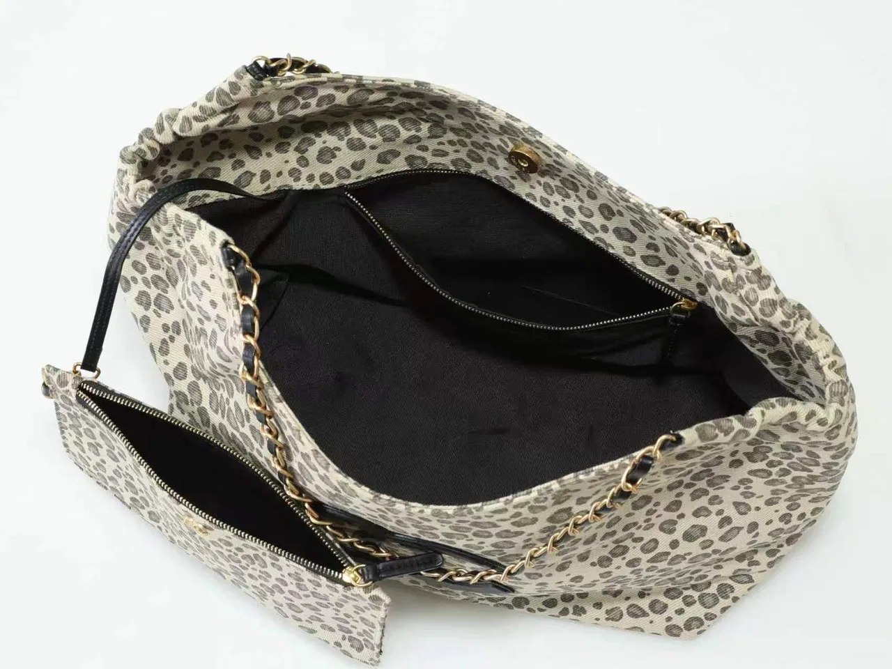 Chanel Hobo Bag in Beige · view 5
