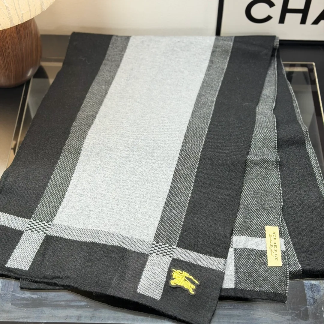 Burberry Wool Striped Hat Scarf and Gloves Set in Grey · view 3