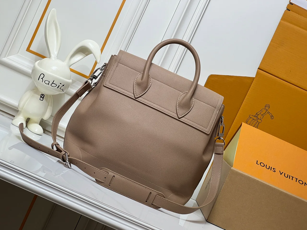 Louis Vuitton Cowhide Smooth Handbag in Beige · view 4