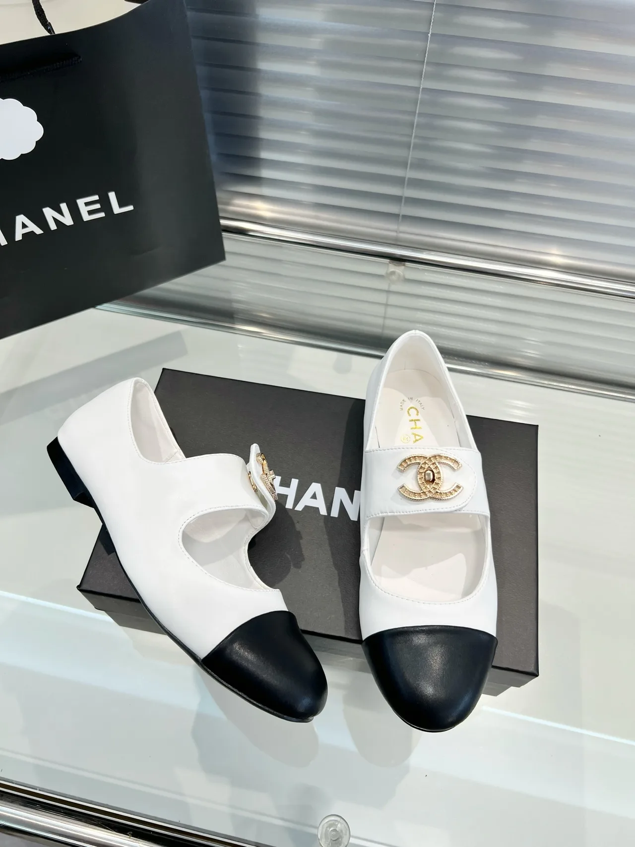 Chanel Cap-toe loafers in Black / Cream · view 3