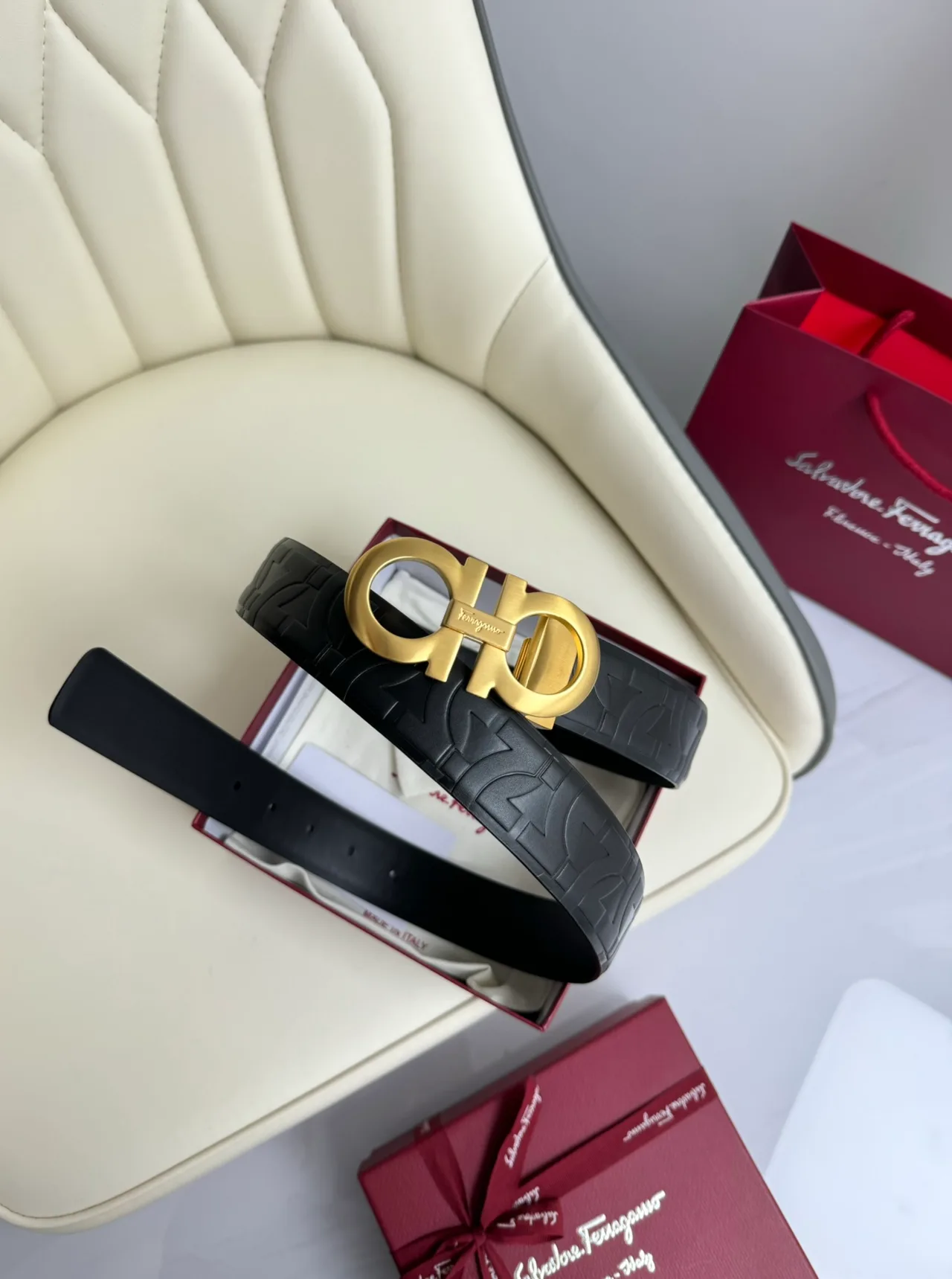 Ferragamo Cowhide Glossy Belt in Black · view 3