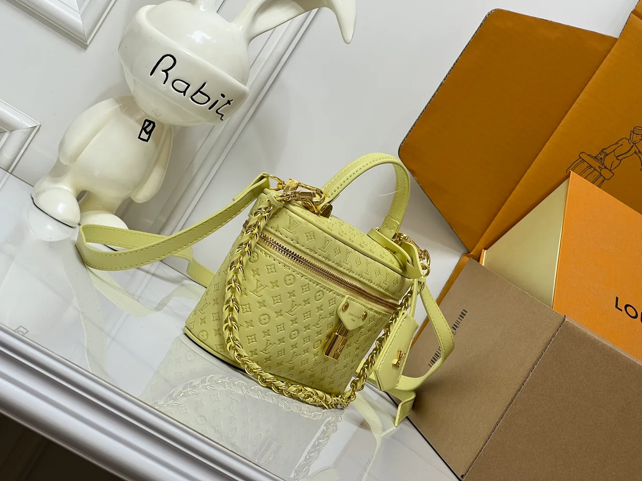 Louis Vuitton Canvas Handbag in Yellow · view 2