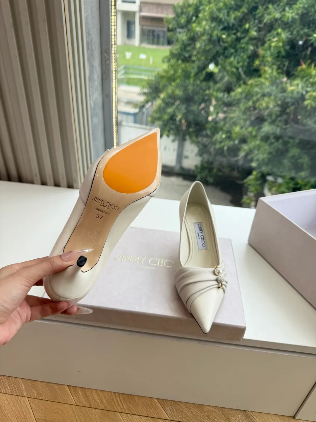 Jimmy Choo Glossy Pointed-Toe Knotted Pointed Pumps in White · view 7