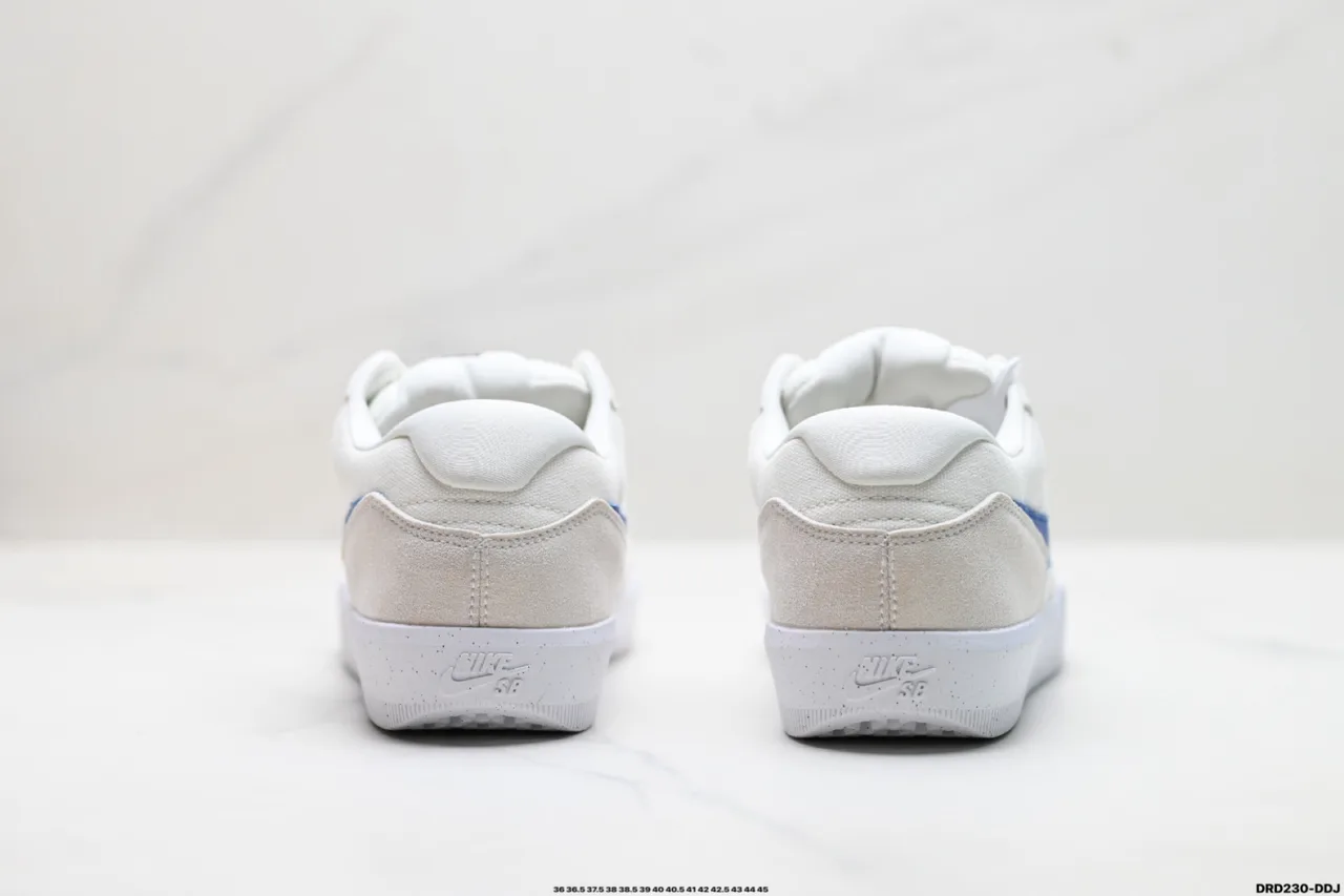 Nike Sneakers in White · view 8
