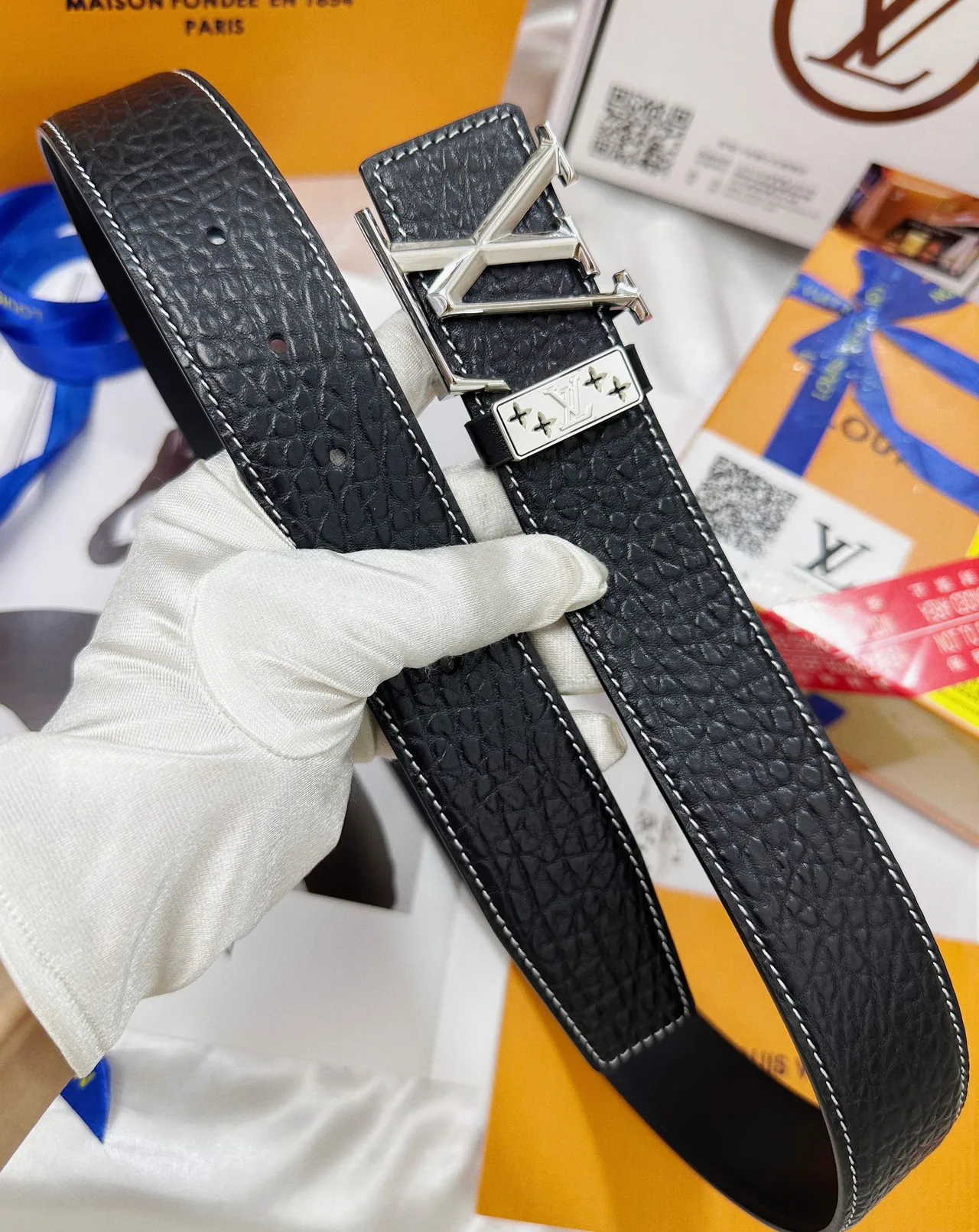 Louis Vuitton Cowhide Glossy Belt in Black · view 5