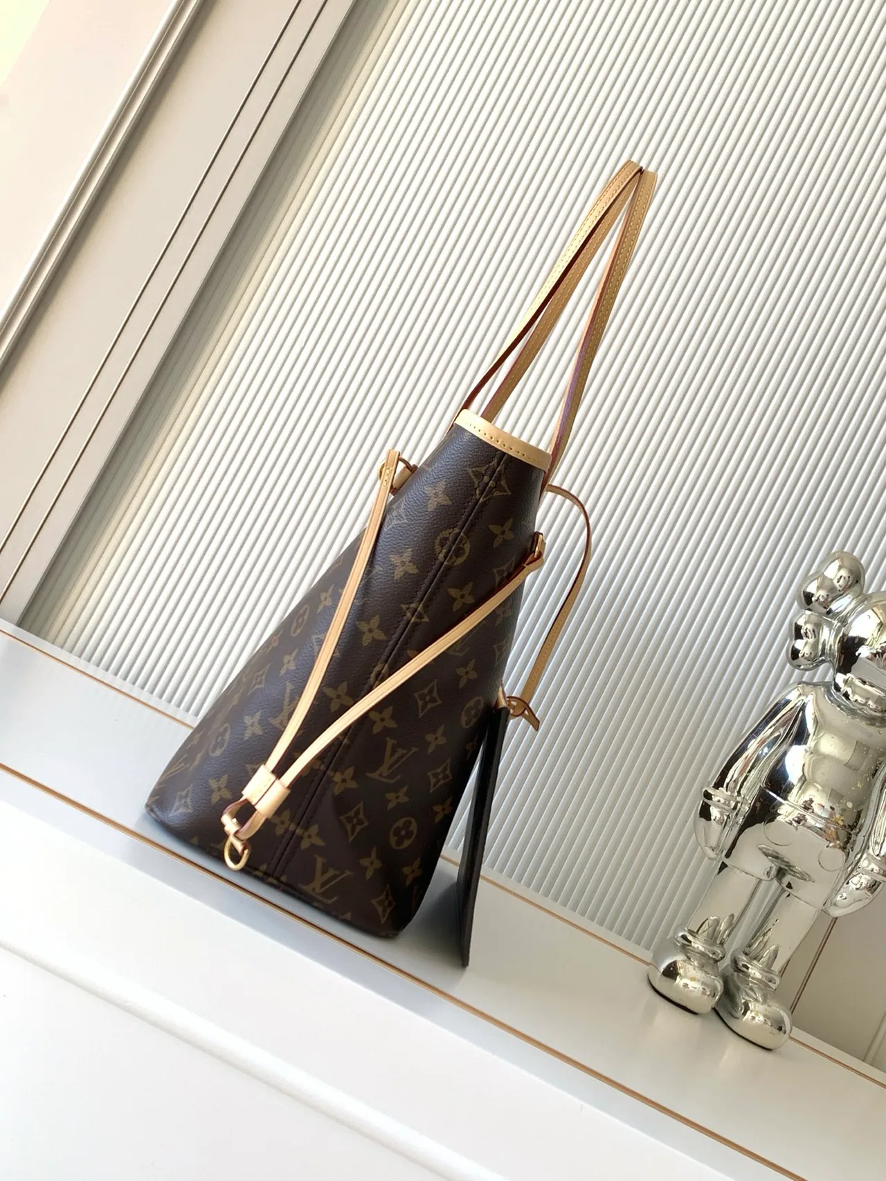 Louis Vuitton Neverfull Tote in Brown · view 2