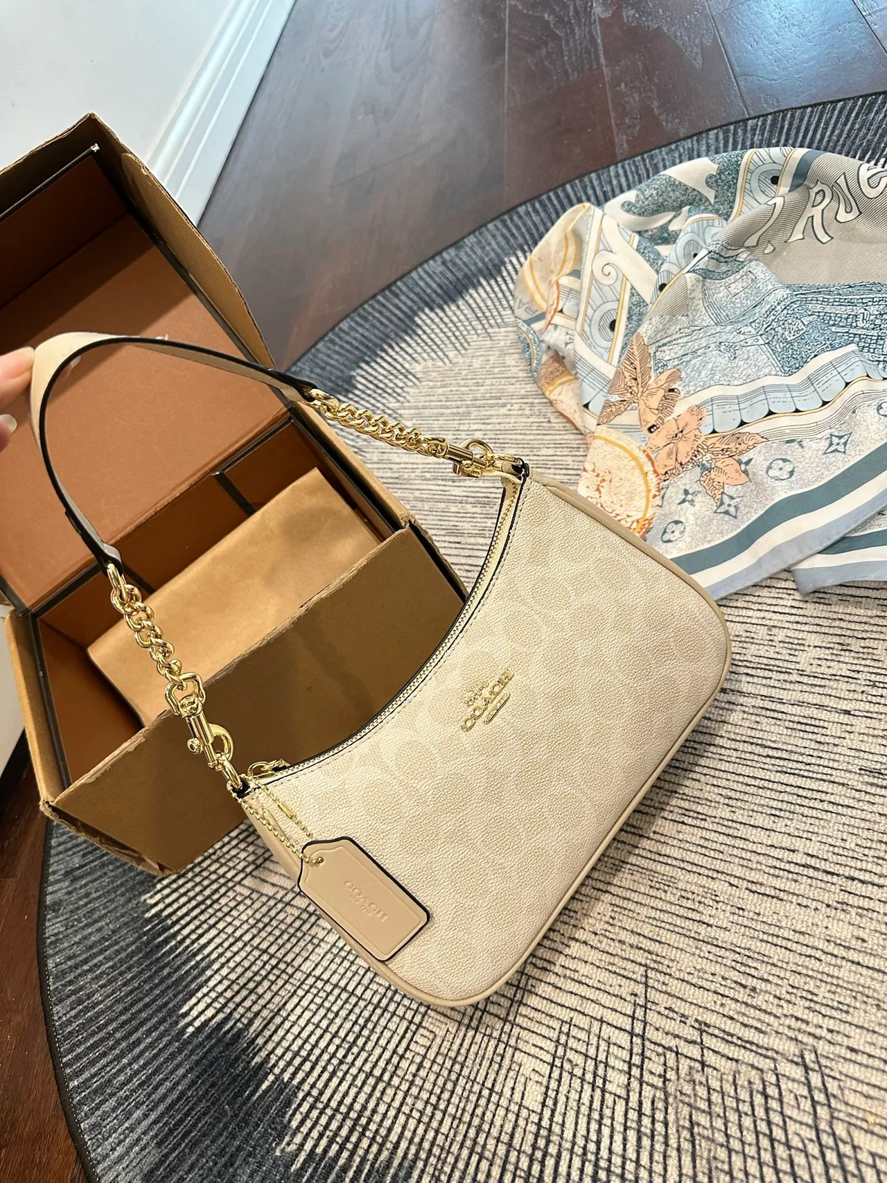 Coach Chain Shoulder Bag in Blue & Beige & Black & Cream & Brown · view 4