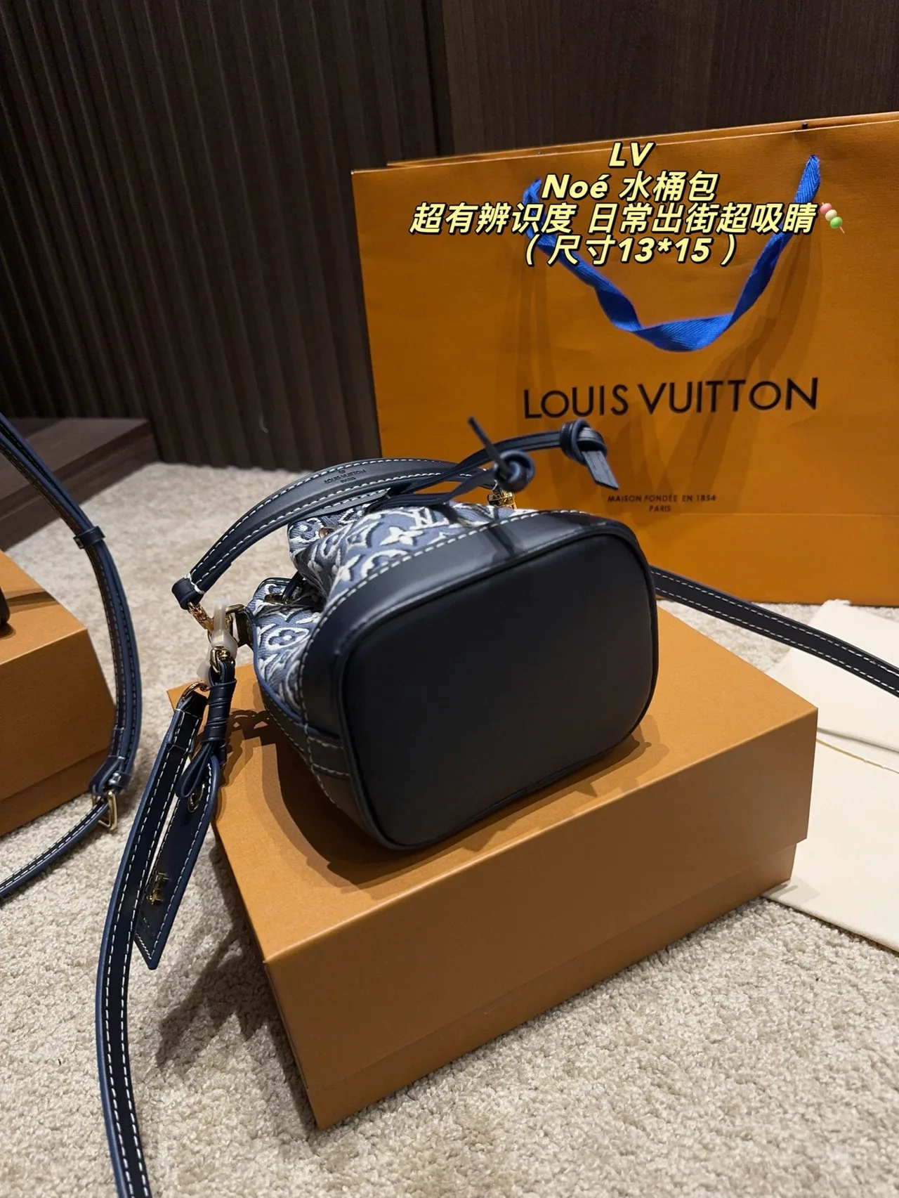 Louis Vuitton Bucket Bag in Blue · view 6