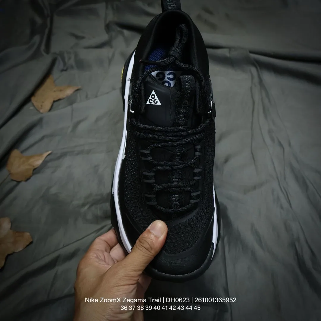 Nike Sneakers in Black · view 4