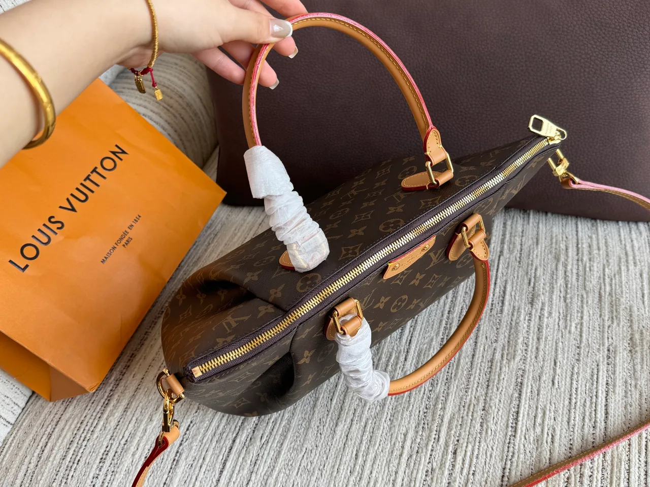 Louis Vuitton Monogram Tote in Brown · view 5