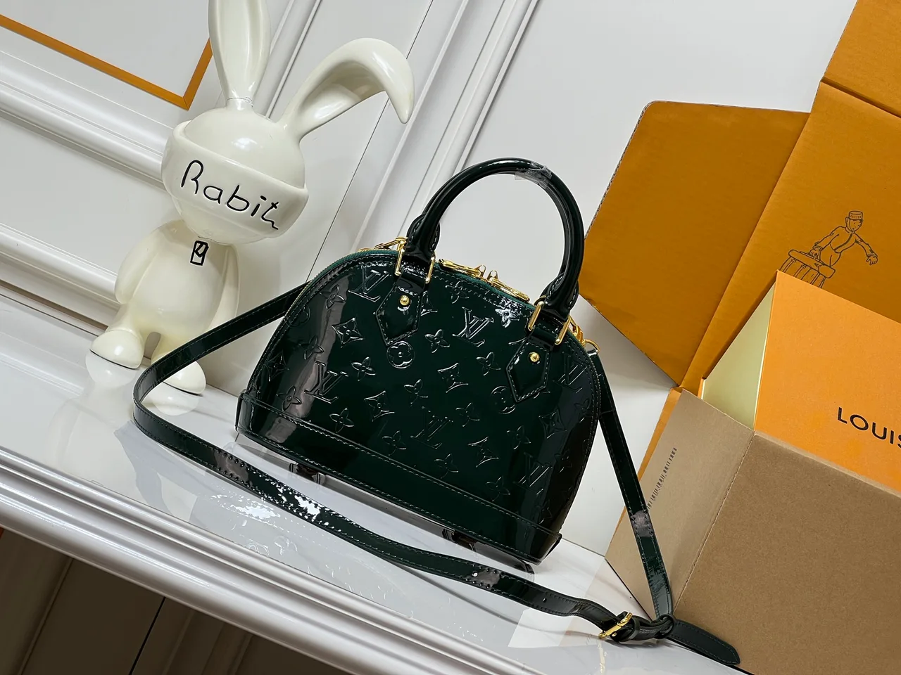 Louis Vuitton Leather Glossy Handbag in Green · view 4