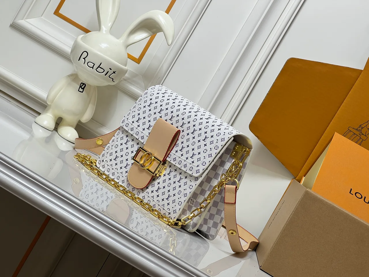 Louis Vuitton Cowhide Canvas Dauphine Soft flap shoulder bag in White · view 3