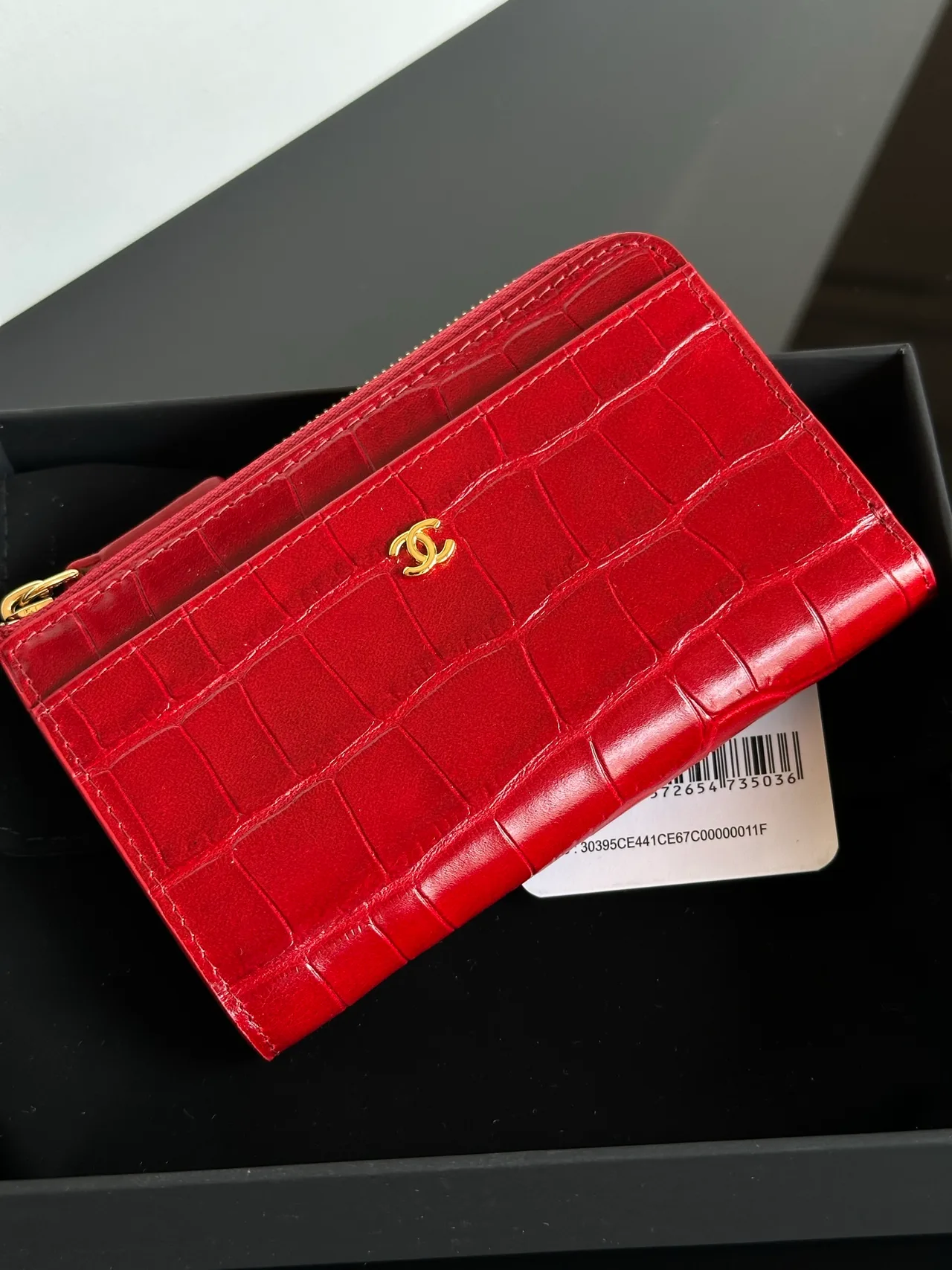 Chanel Glossy Wallet in Red · view 2