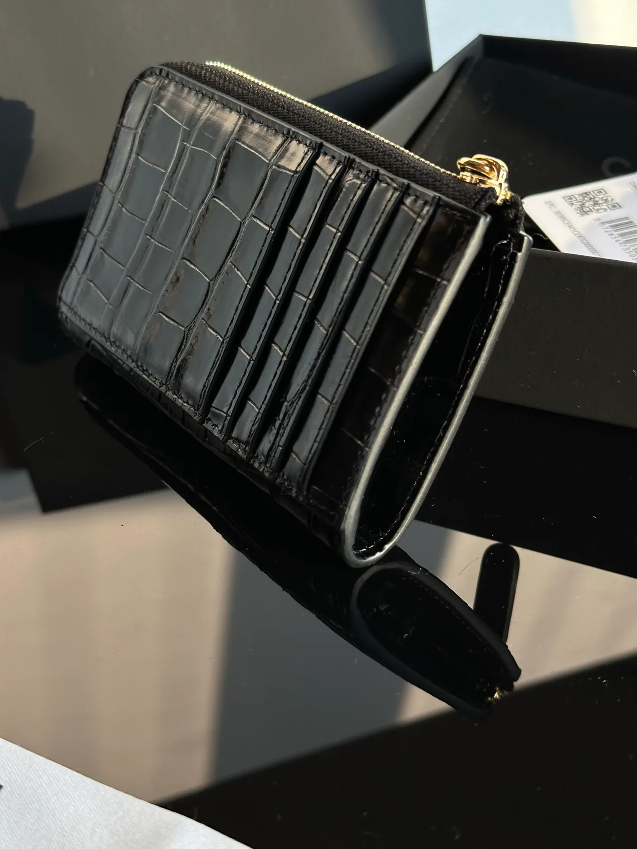 Chanel Glossy Wallet in Black · view 8