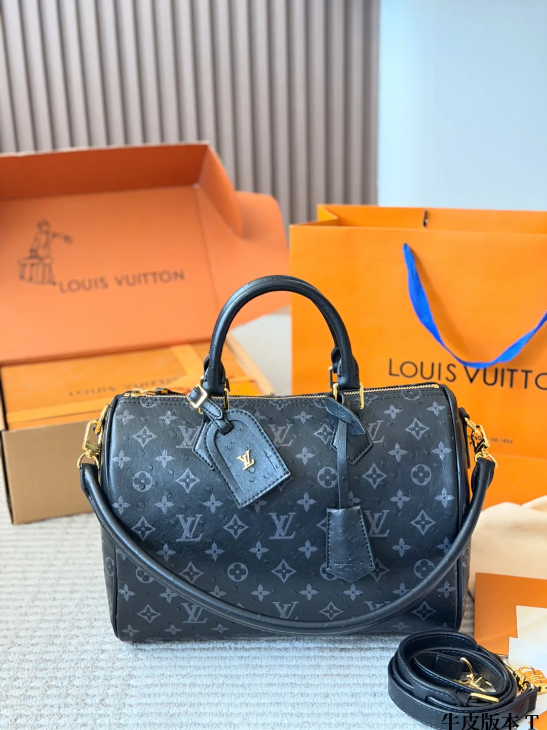 Louis Vuitton Speedy Monogram handbag in White & Blue · view 4