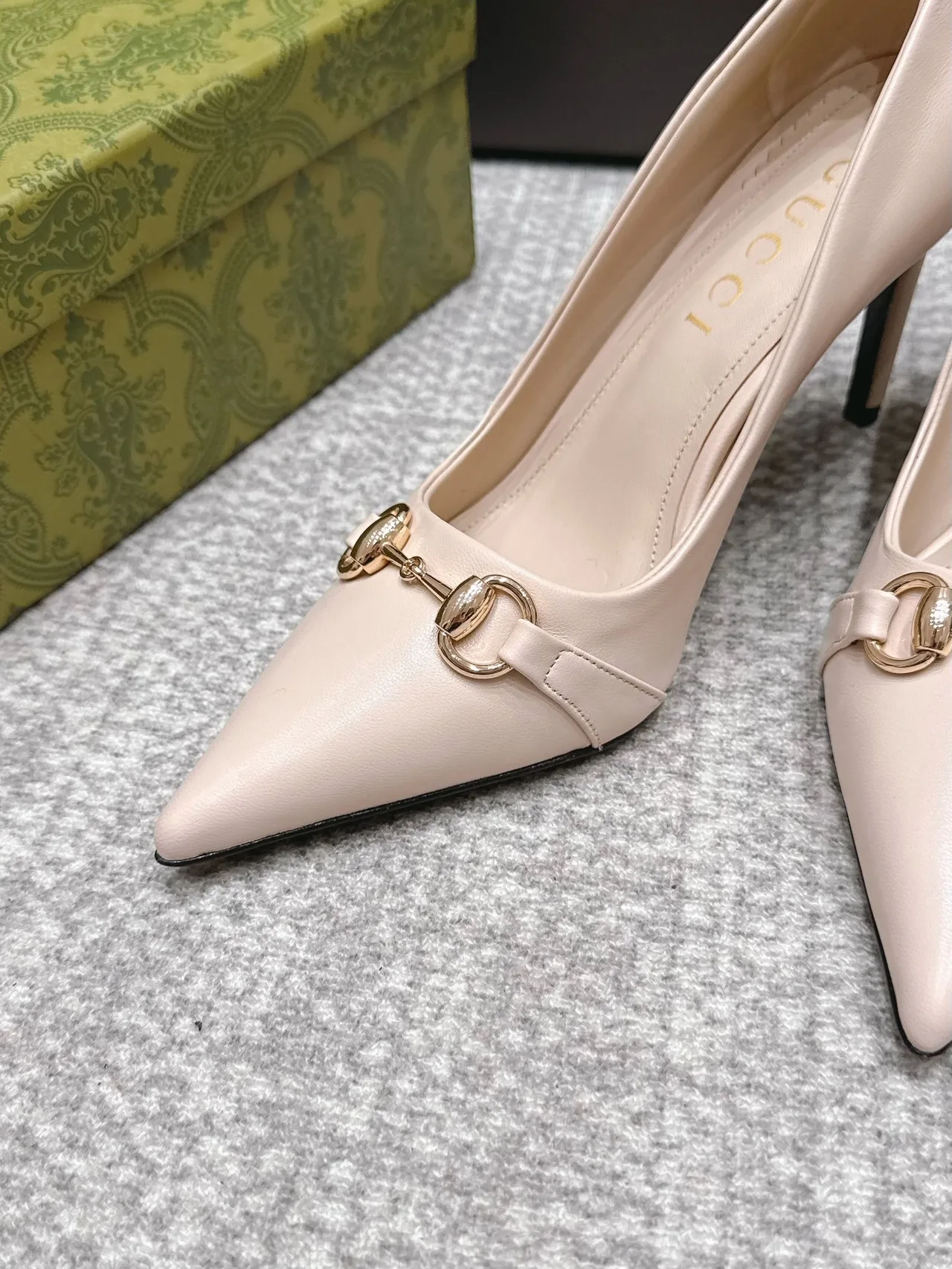 Gucci Sheepskin Horsebit Heel Pumps in Pink · view 7