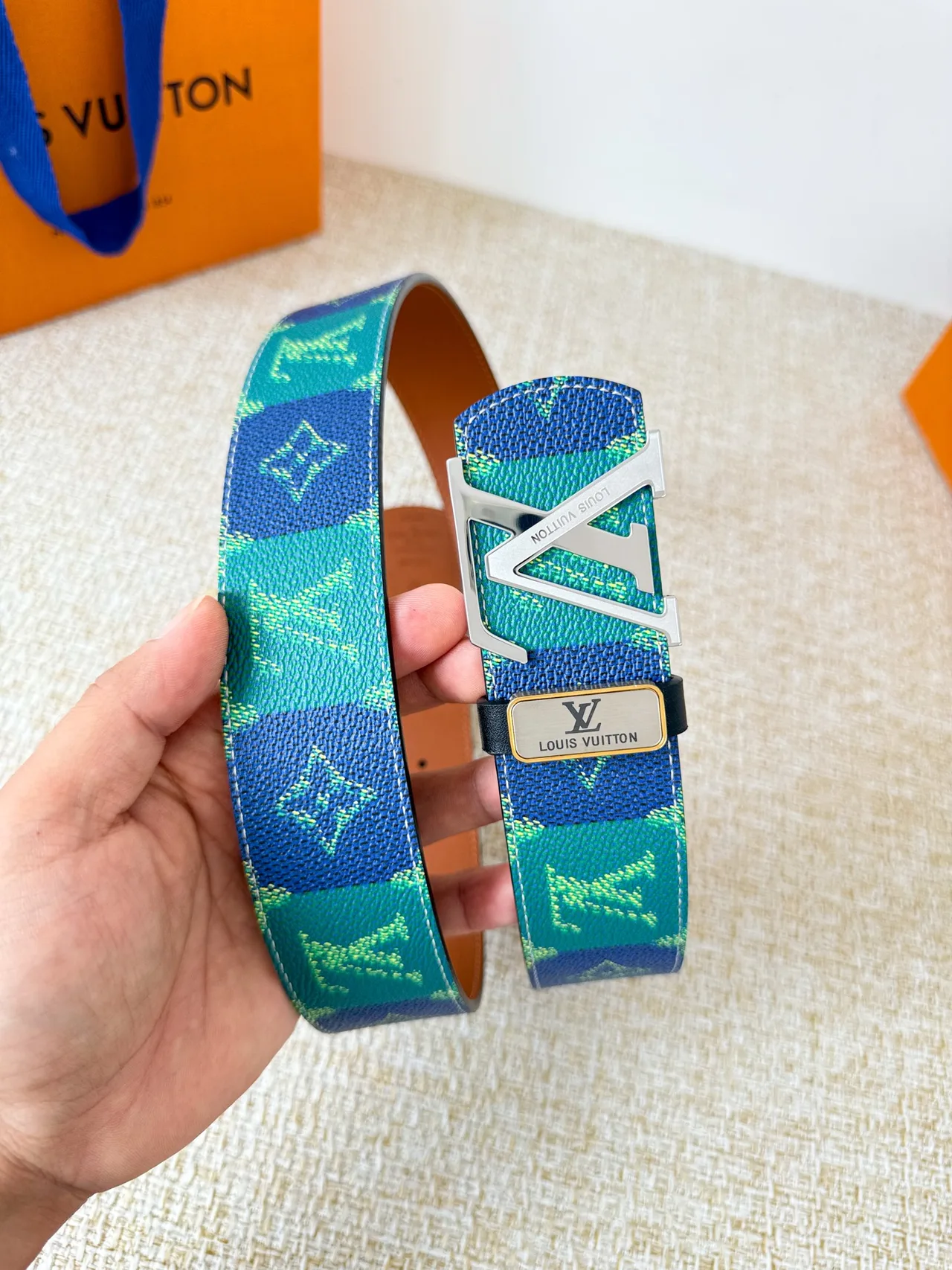 Louis Vuitton Patchwork monogram LV buckle belt in Blue & Brown · view 3