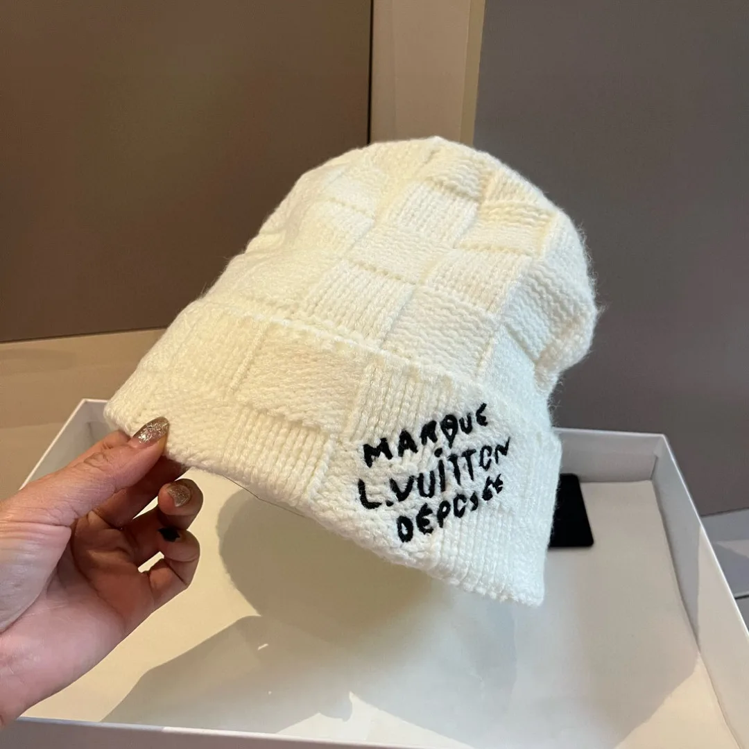Louis Vuitton Maison Vuitton knit beanie in Cream & Black · view 4