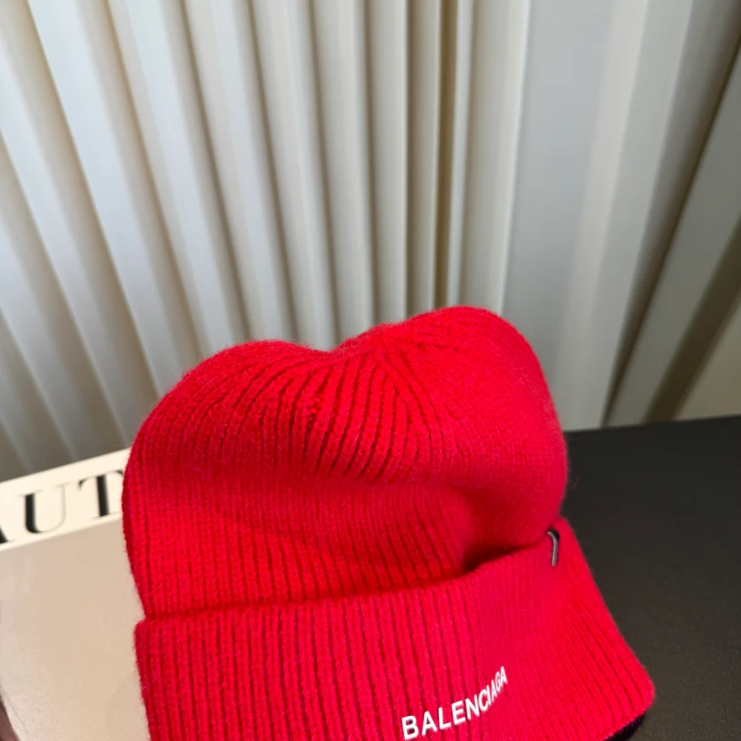 Balenciaga Beanie in Red · view 7