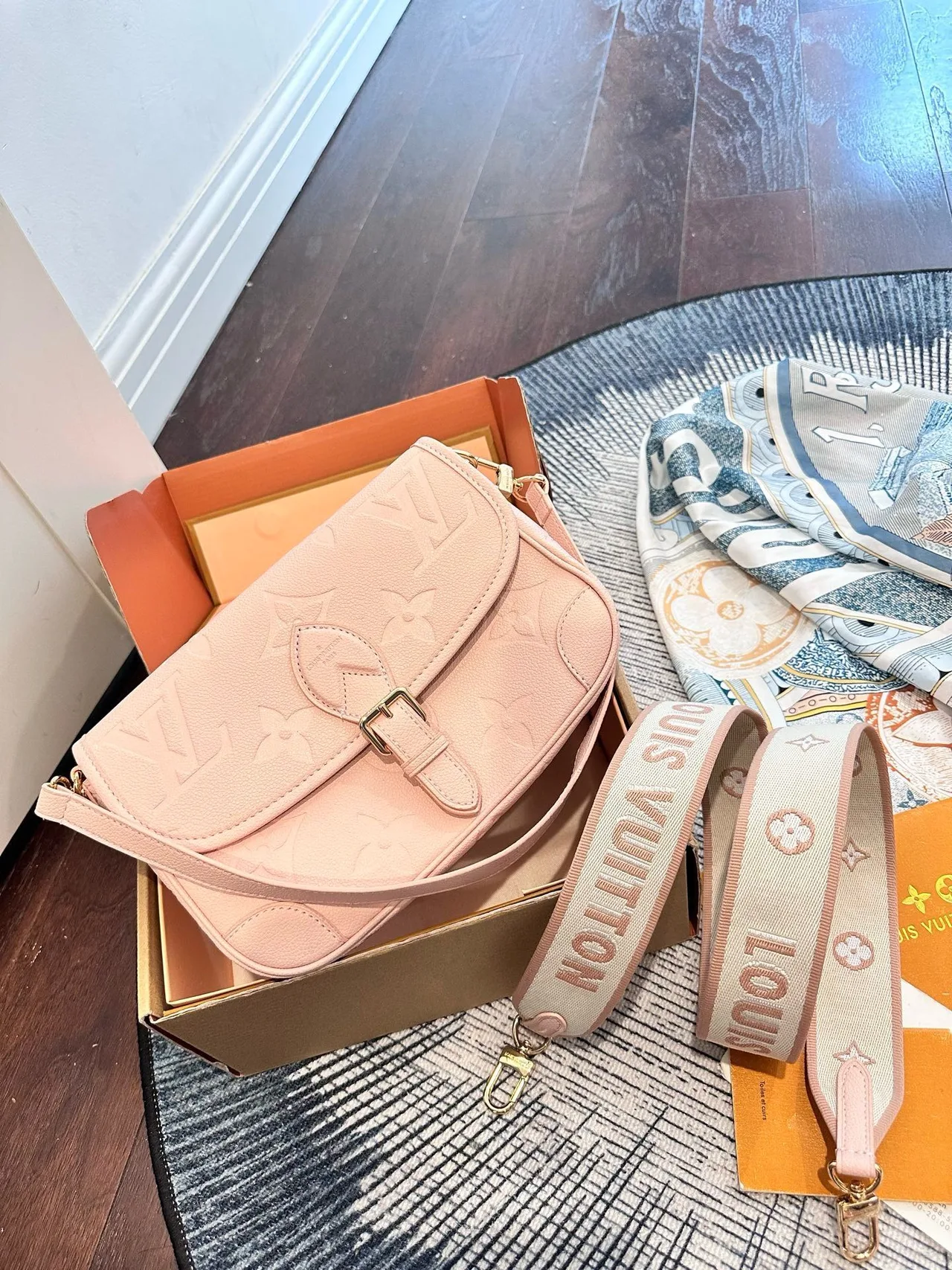 Louis Vuitton Baguette Shoulder Bag in Pink · view 1