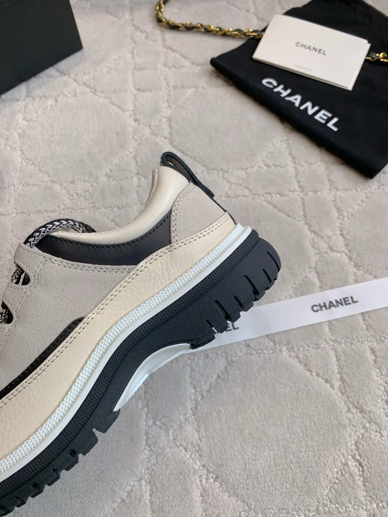 Chanel Cowhide Sneakers in Beige · view 7
