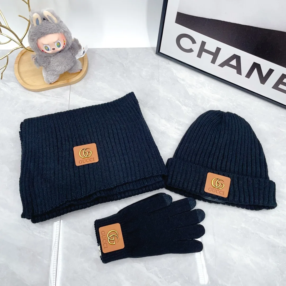 Gucci Wool Ribbed Hat scarf and gloves knit set in Blue · view 1