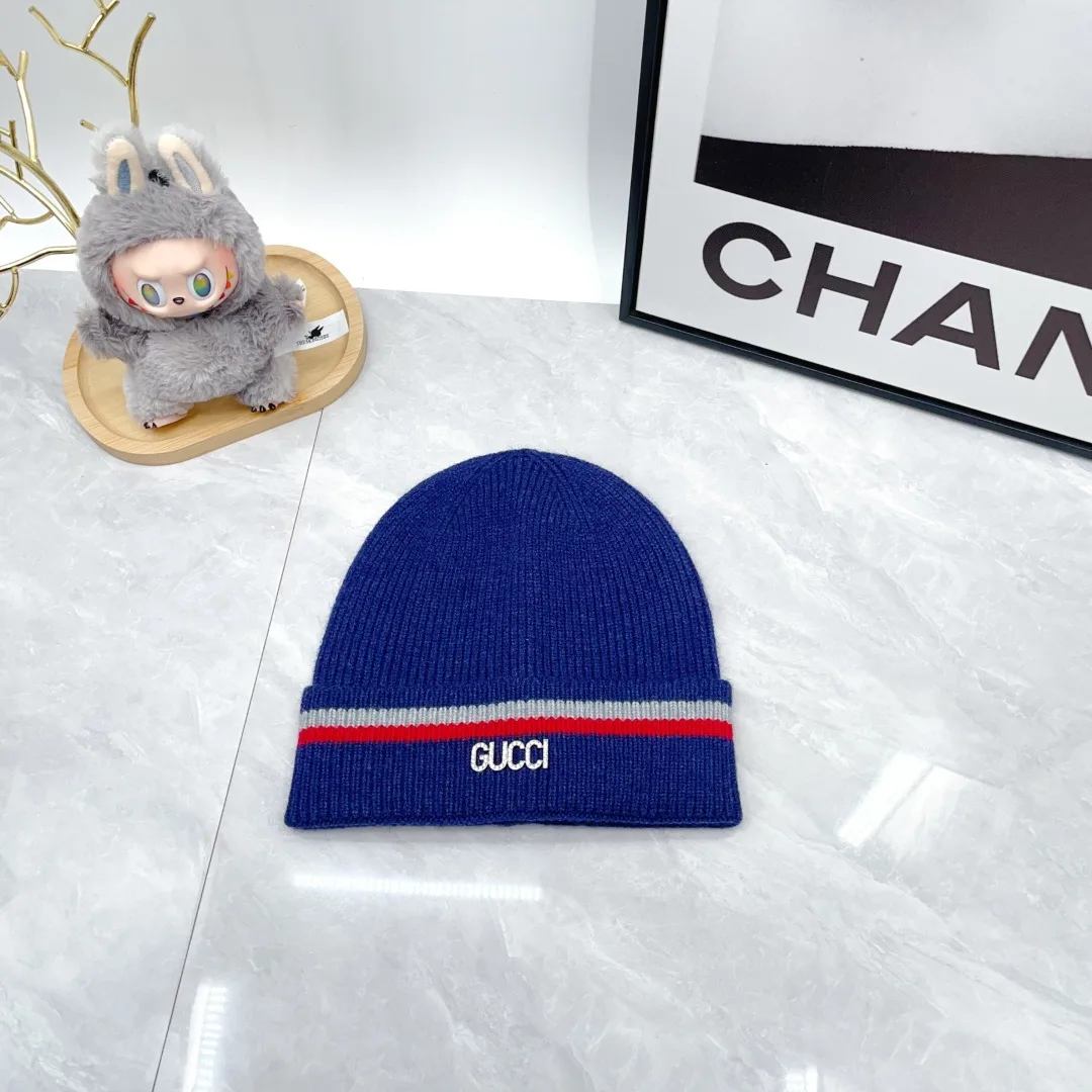 Gucci Wool Striped Embroidered Logo knit hat scarf and gloves set in Blue · view 5