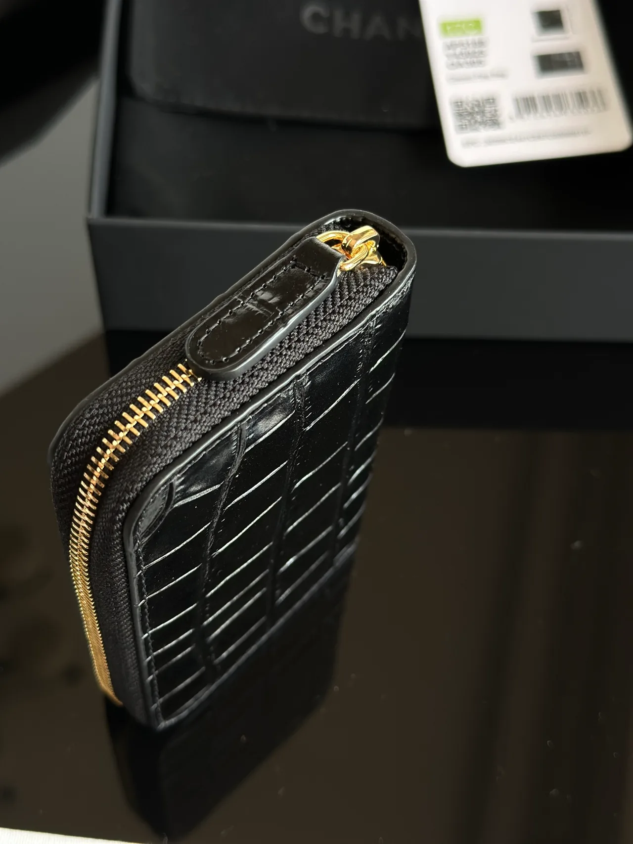 Chanel Glossy Wallet in Black · view 7