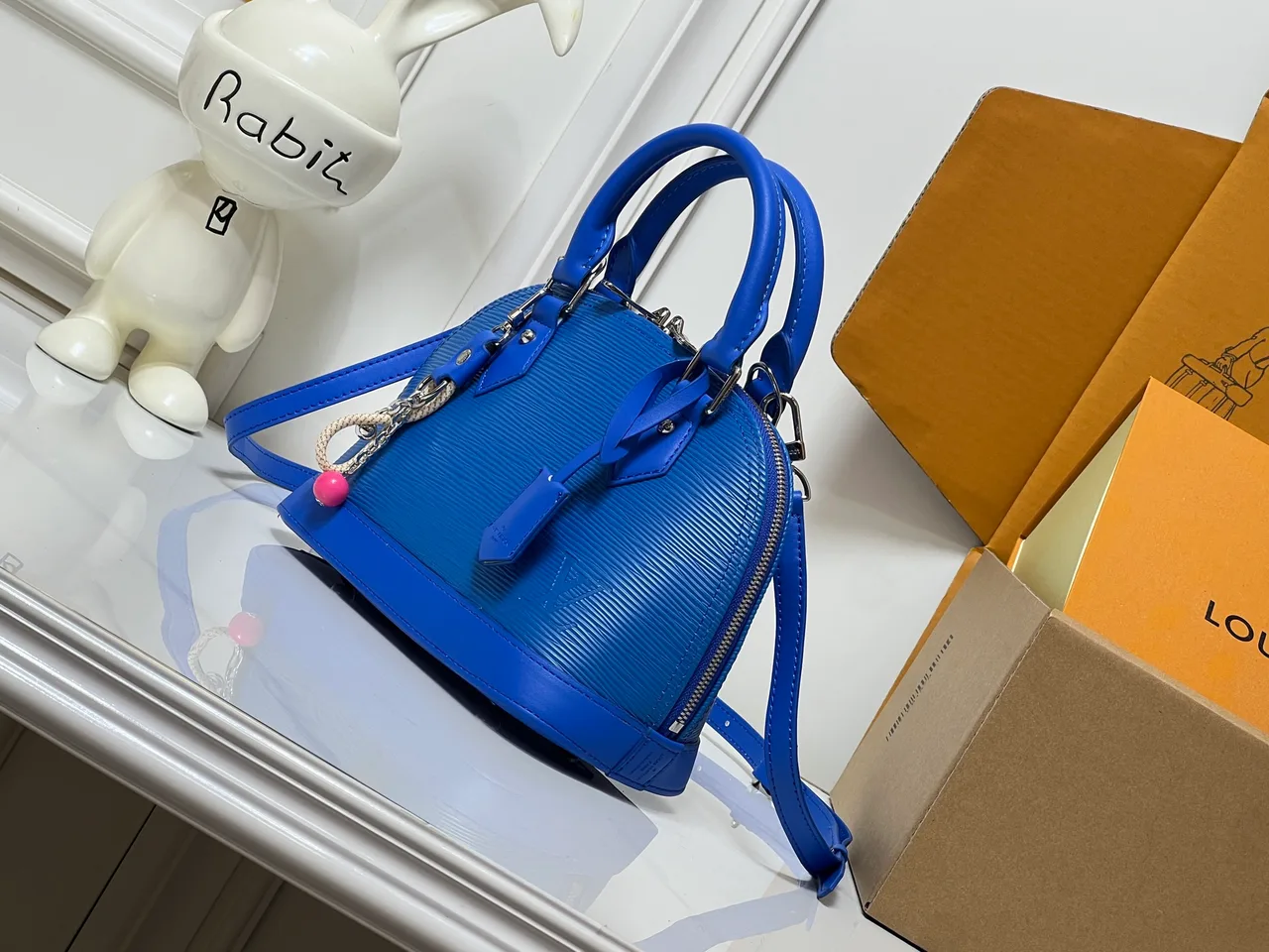Louis Vuitton Leather Glossy Handbag in Blue · view 3