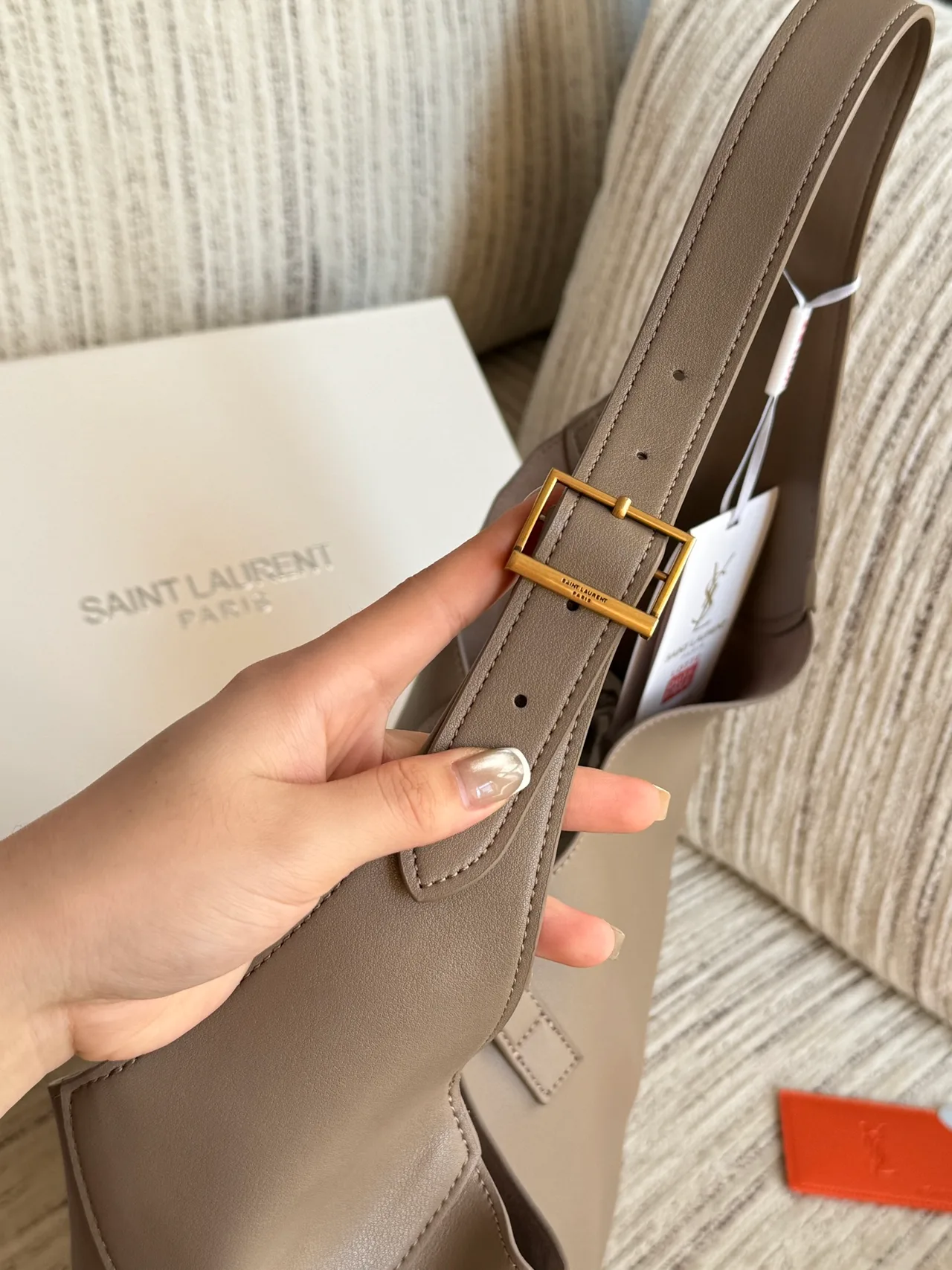 Saint Laurent Smooth Hobo Bag in Grey · view 6