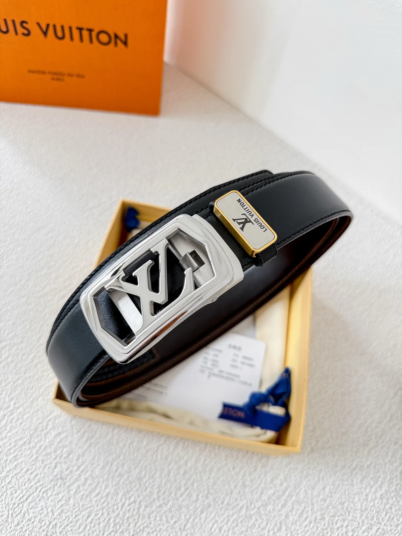Louis Vuitton Reversible Belt in Black · view 3