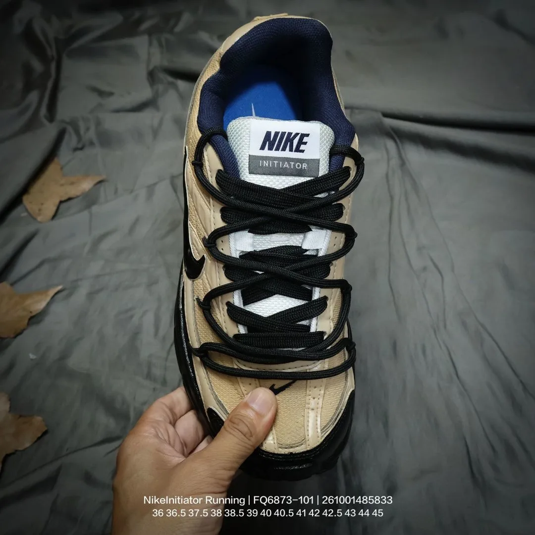 Nike Sneakers in Beige · view 4