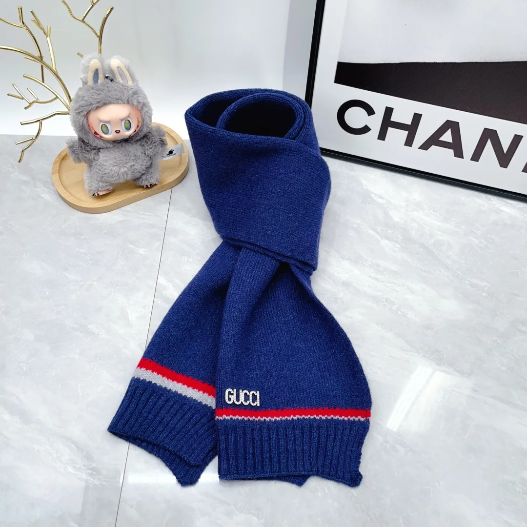 Gucci Wool Striped Embroidered Logo knit hat scarf and gloves set in Blue · view 4