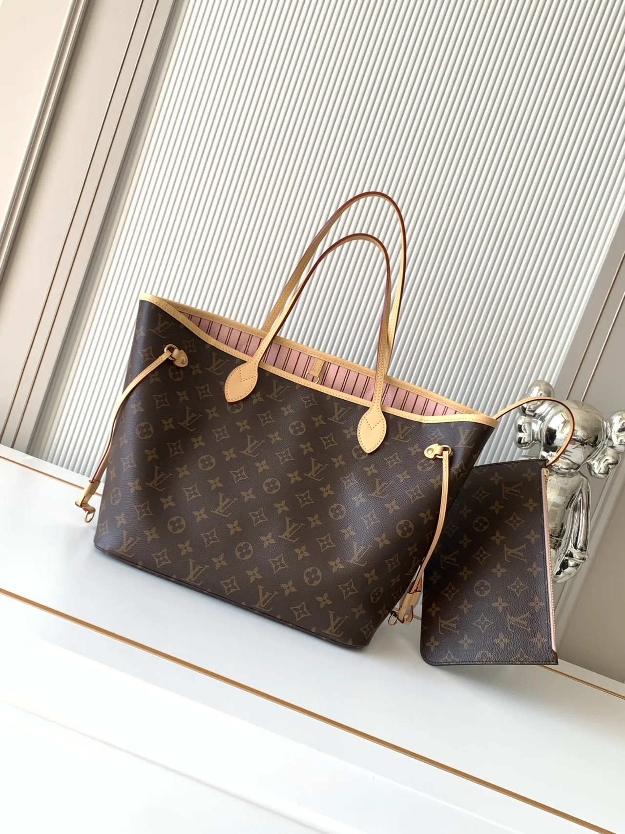 Louis Vuitton Neverfull Monogram Tote in Brown · view 3