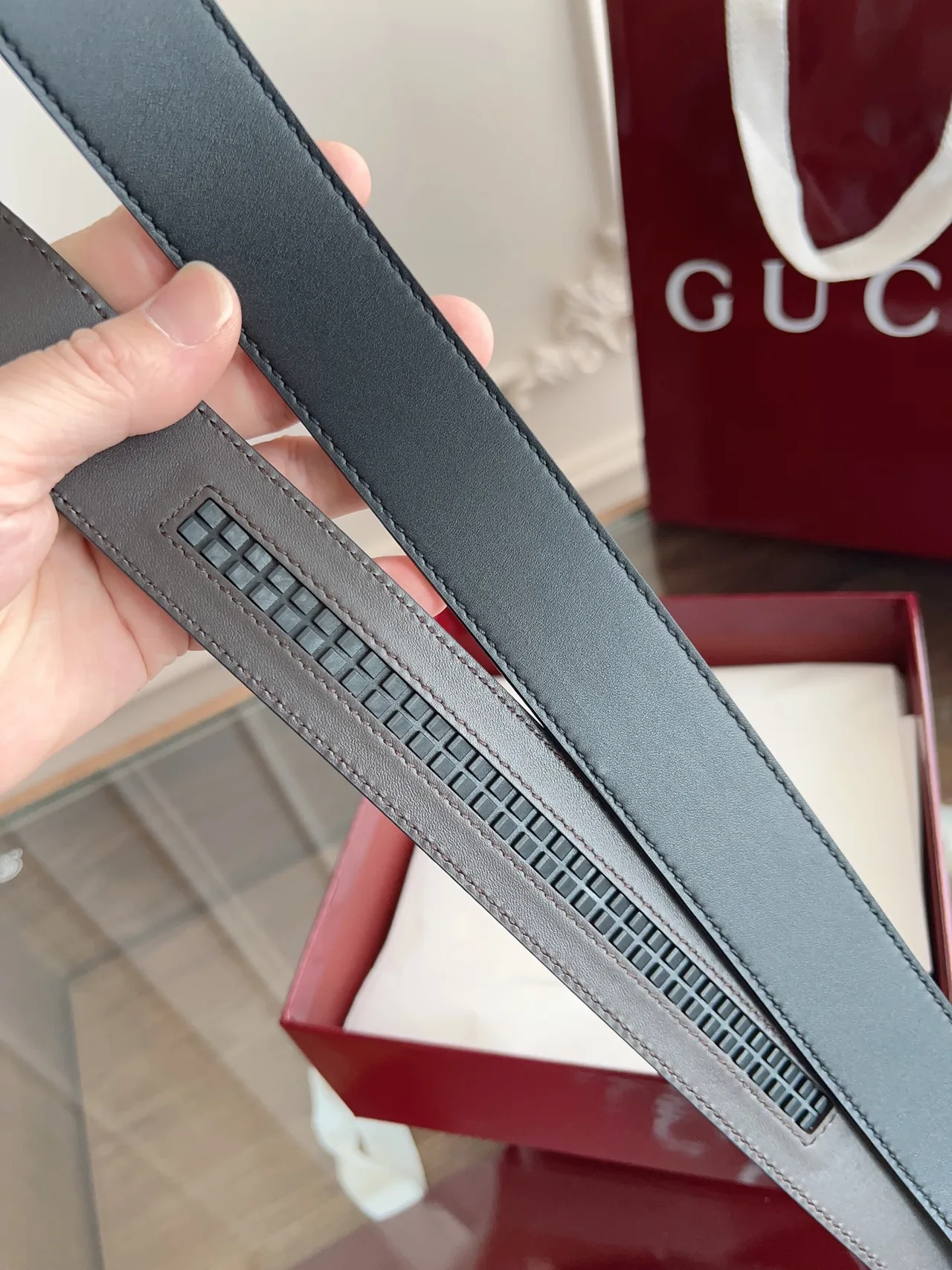 Gucci Cowhide Glossy Automatic Belt in Black · view 8