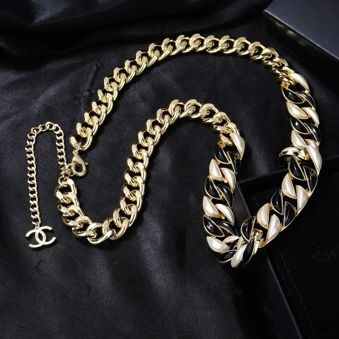 Chanel Glossy Chain Belt in Gold · view 7