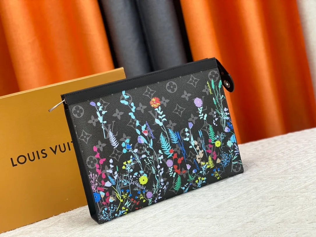 Louis Vuitton Canvas Smooth Clutch in Black · view 3