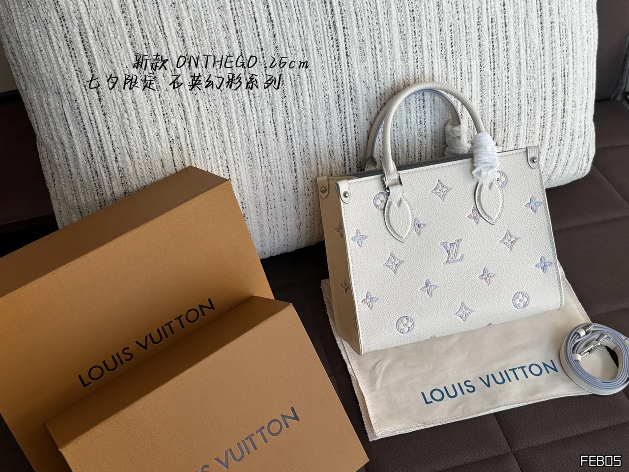 Louis Vuitton OnTheGo Tote in White / Pink · view 1