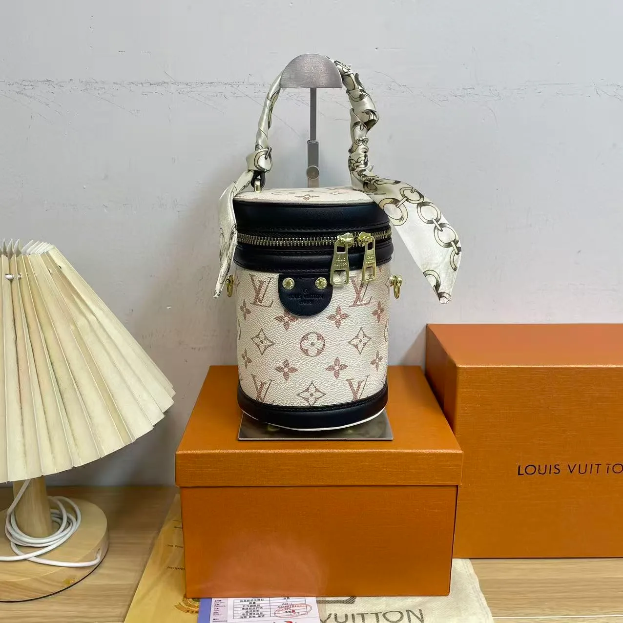 Louis Vuitton Cylindrical zip bucket bag in Black & Green & Cream & Brown & White · view 3