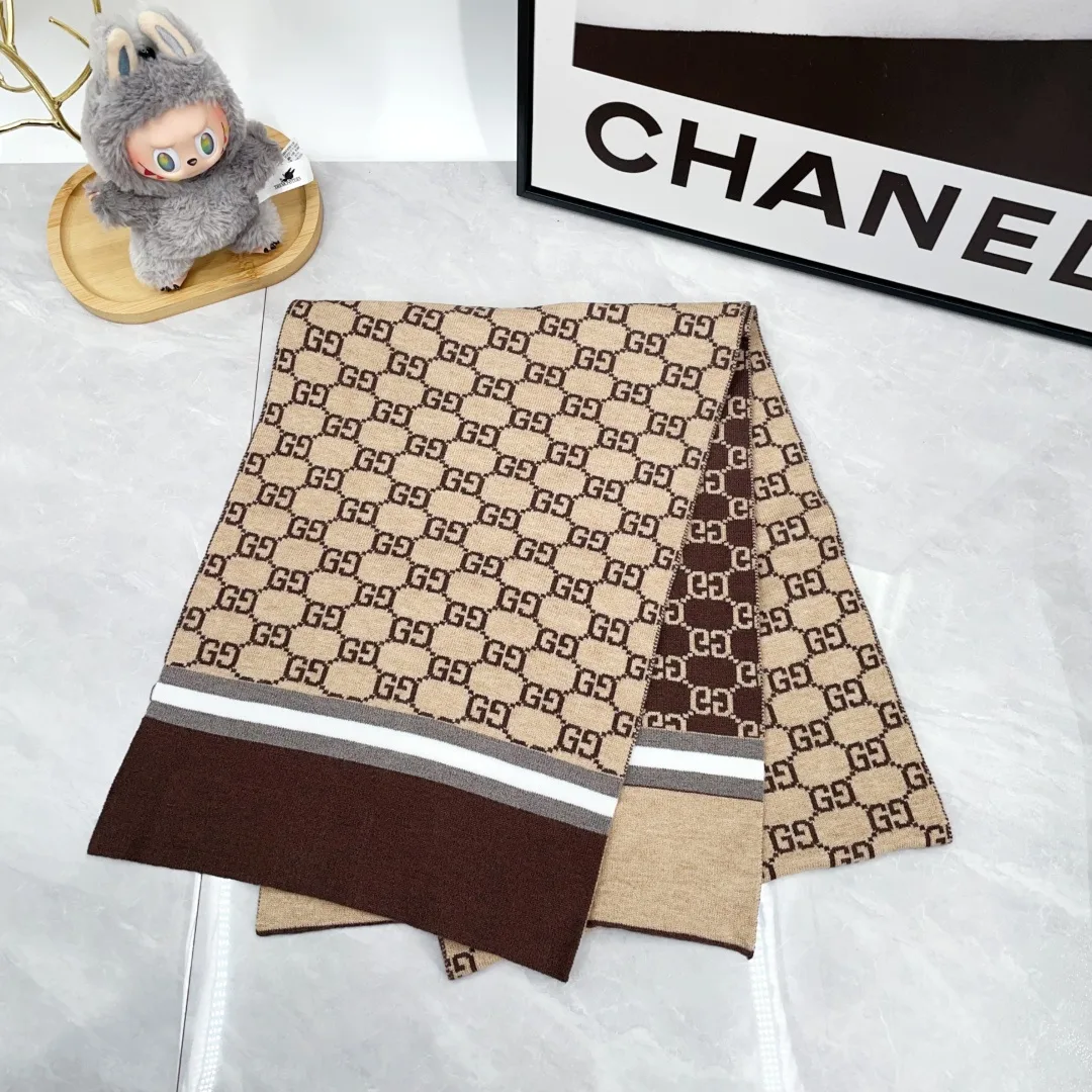 Gucci Cashmere Ribbed Hat and scarf knit set in Beige · view 4